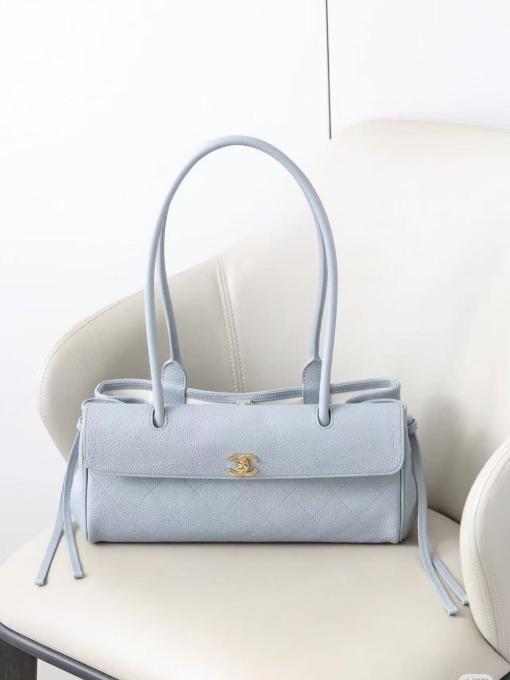 Classic CHANEL bag: A Stylish and Versatile Choice for Elegance
